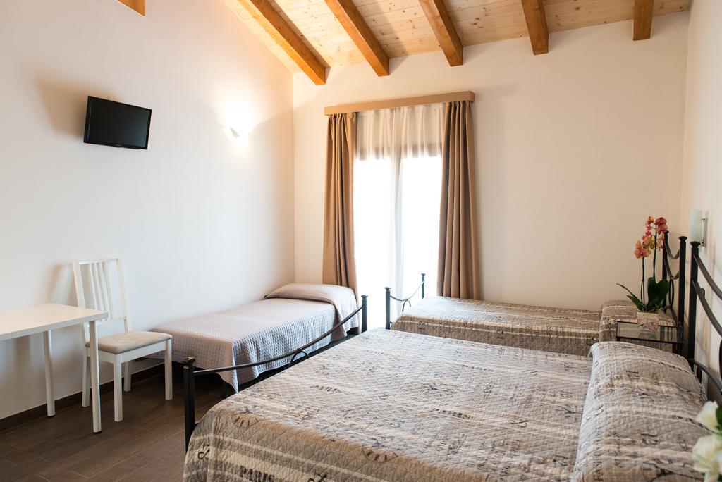 Agriturismo Chesini Castelnuovo del Garda Exterior foto